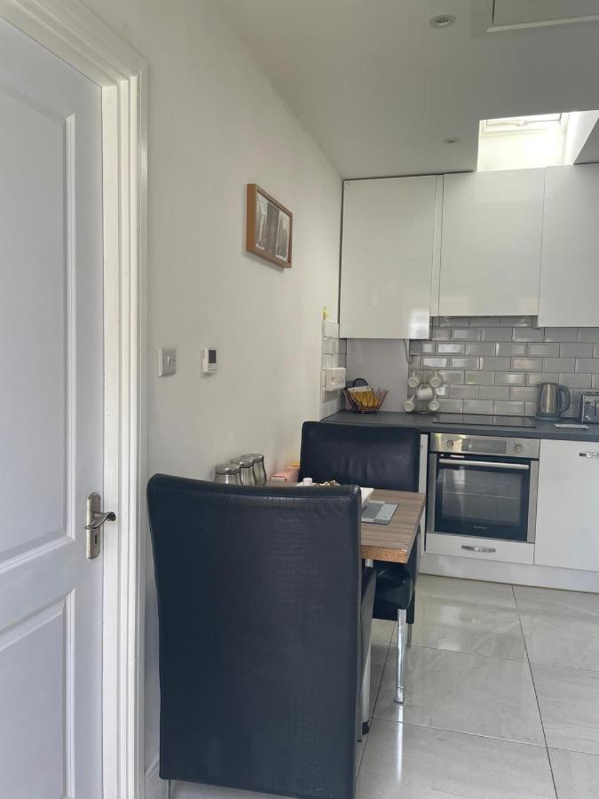 Dannifar Guest House London Exterior photo