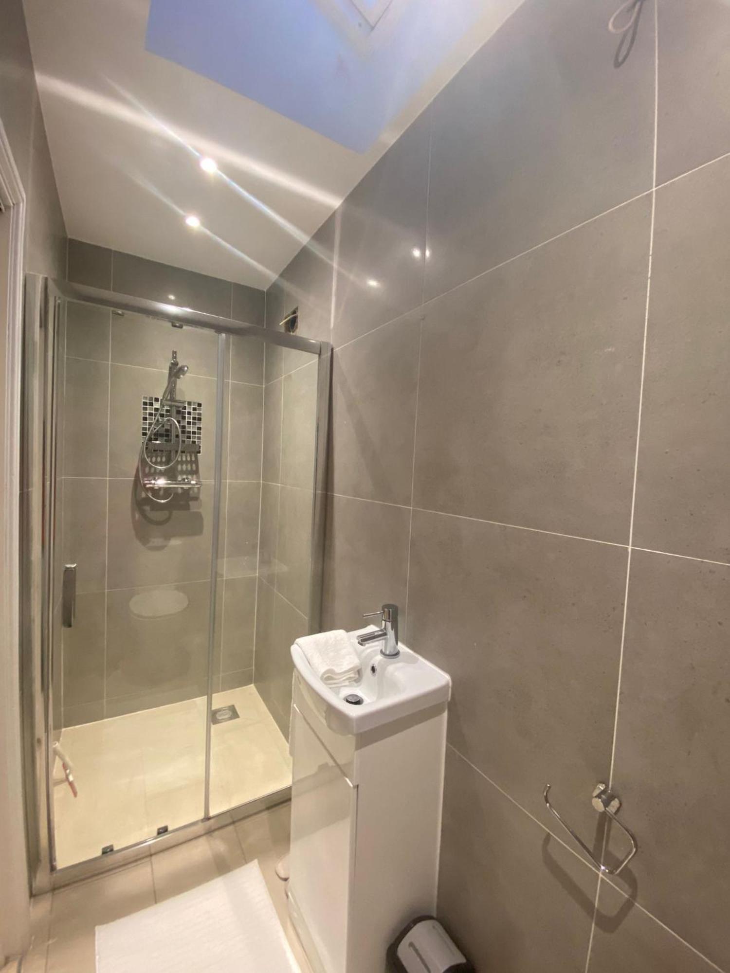 Dannifar Guest House London Exterior photo